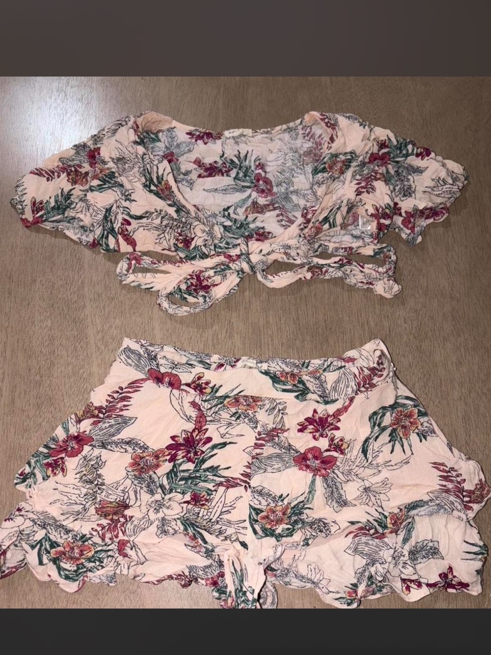 Solemio multicoloured floral crop top and shorts set